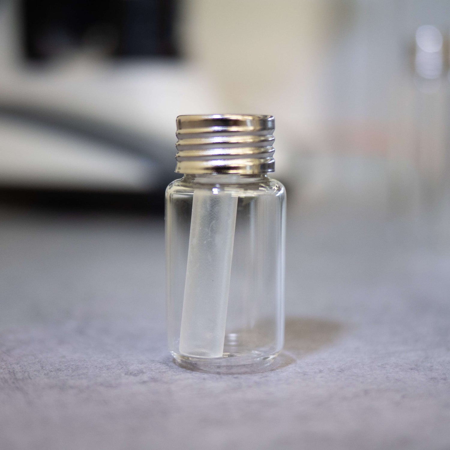 Träningshjälpmedel för sökhundar, sökhundsträning, äkta doft för sökhund, narkotikadoft, sprängämnesdoft. likhundsdoft, mänskliga kvarlevor