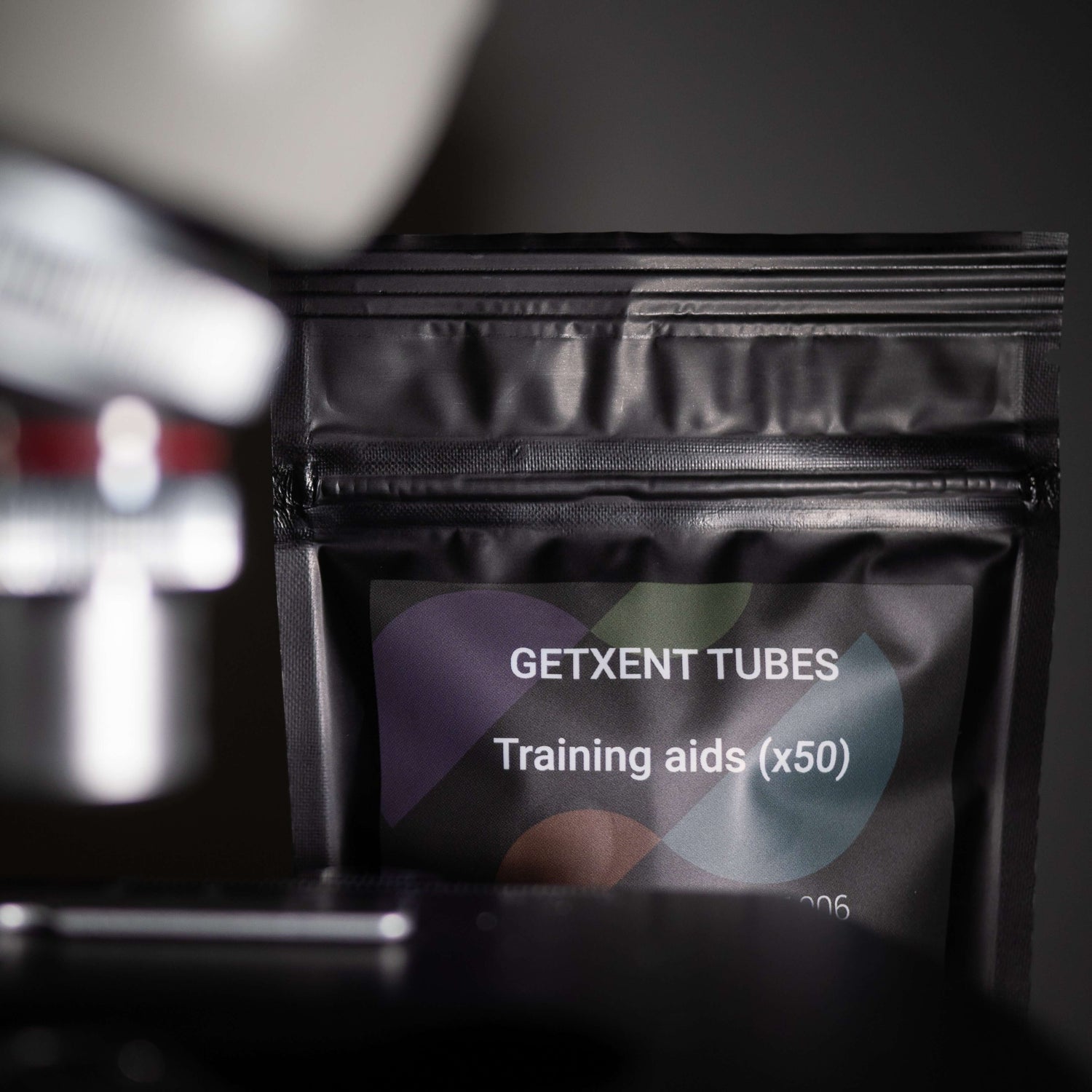 Träningshjälpmedel för sökhundar, sökhundsträning, äkta doft för sökhund, narkotikadoft, sprängämnesdoft. likhundsdoft, mänskliga kvarlevor