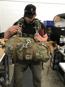 Fallskärmshoppning med hund - K9 Parachute Jump Bag - Working K9 Scandinavia