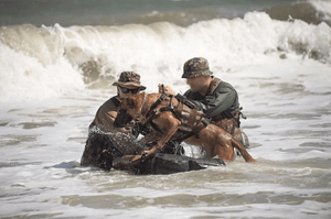 Taktisk ryggsäck & flotte för hund - OTB Amphibious K9 Carrier System - Working K9 Scandinavia